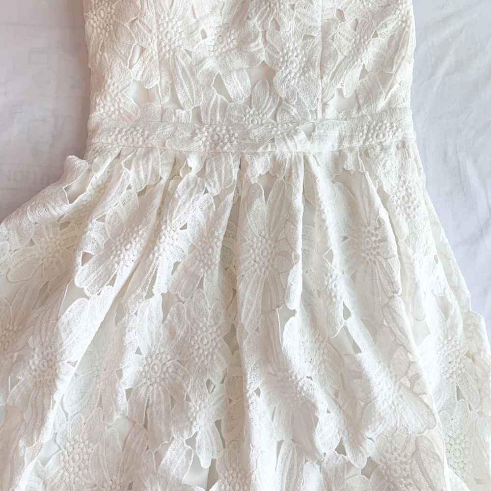 Sans Souci lace dress strapless